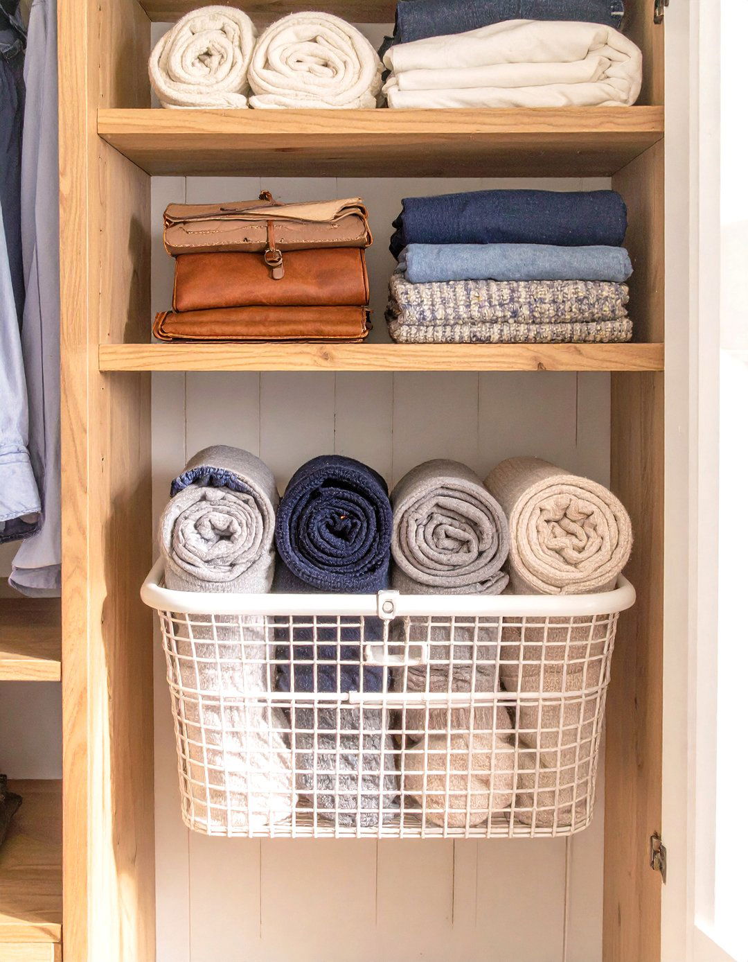 Under Shelf Hanging Baskets - 30 small closet shelving ideas