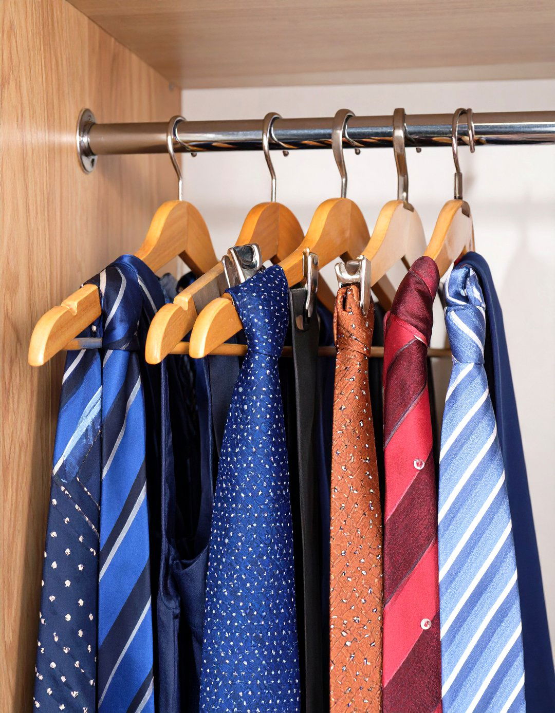 Use a Belt and Tie Hanger - 30 small closet storage ideas