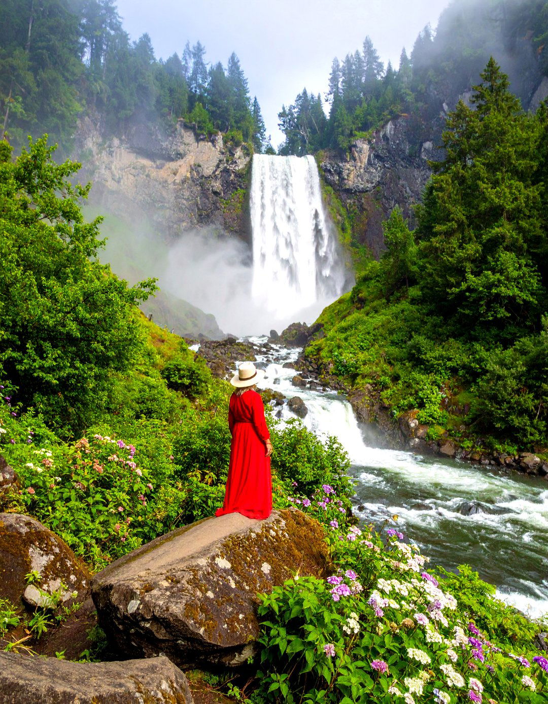 Waterfall Wonder - 30 girl outdoor senior picture ideas