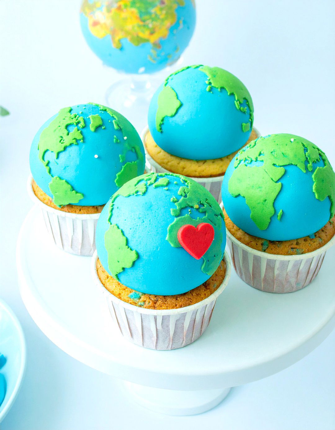 Welcome to the World Globe Cupcakes - 30 baby shower cupcake ideas