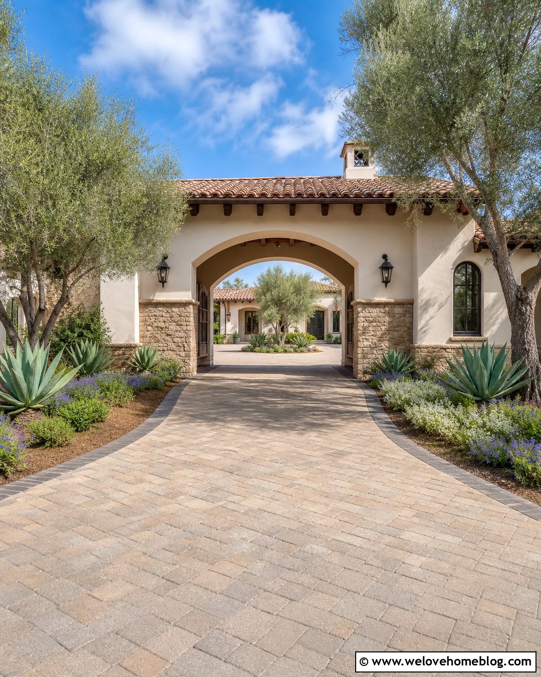 Arched Stucco Porte Cochere Driveway - 35 Porte Cochere Driveway Ideas