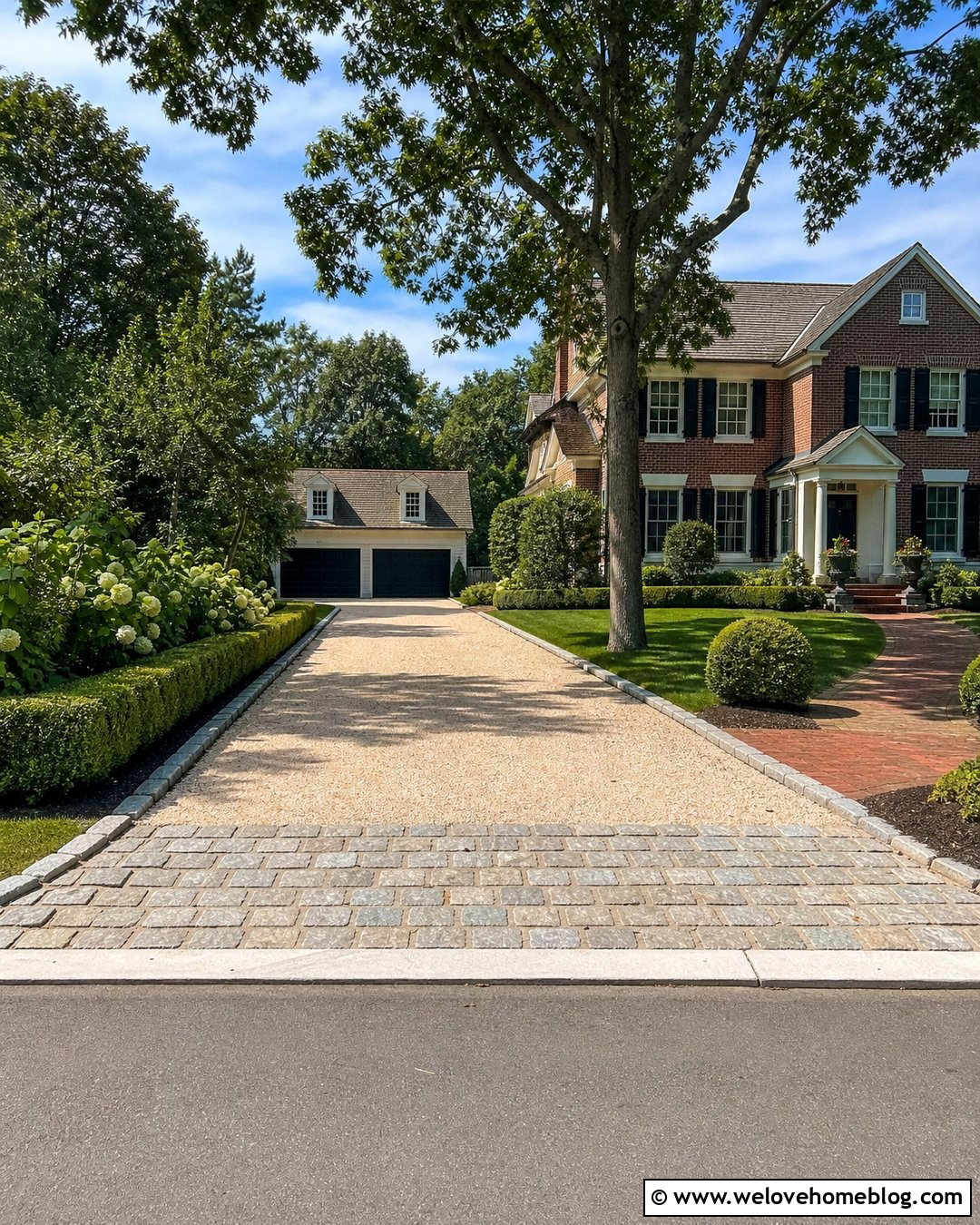 Beige Gravel Driveway With Cobblestone Edging - 20 Beige Gravel Driveway Ideas