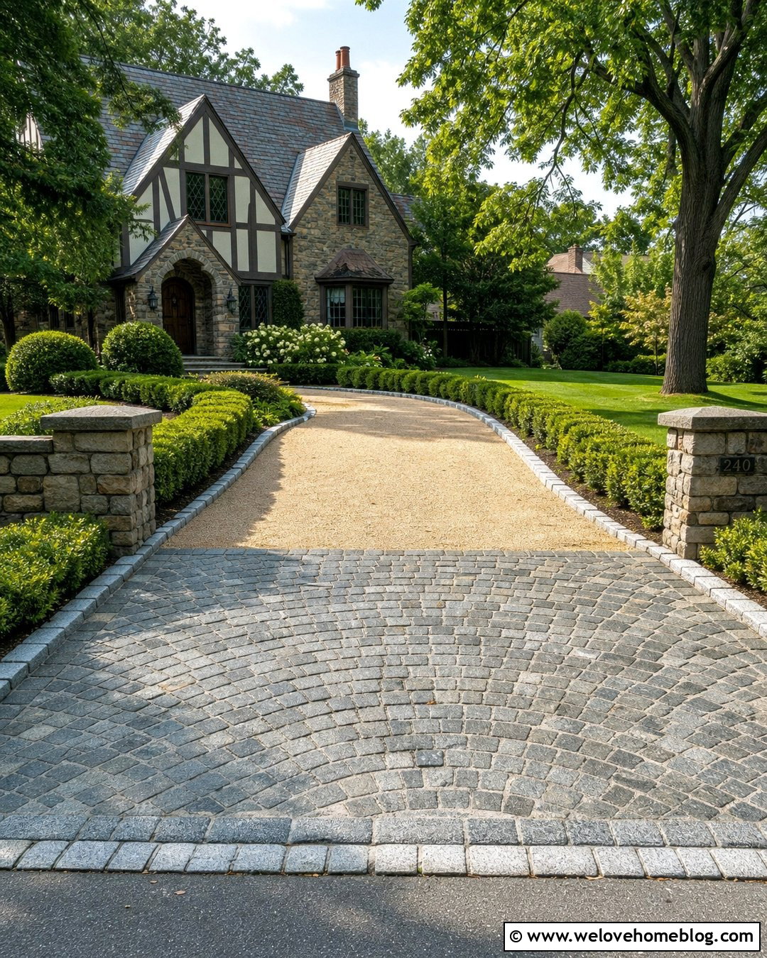 Belgium Block Driveway With Fan Pattern Apron - 20 Belgium Block Driveway Ideas