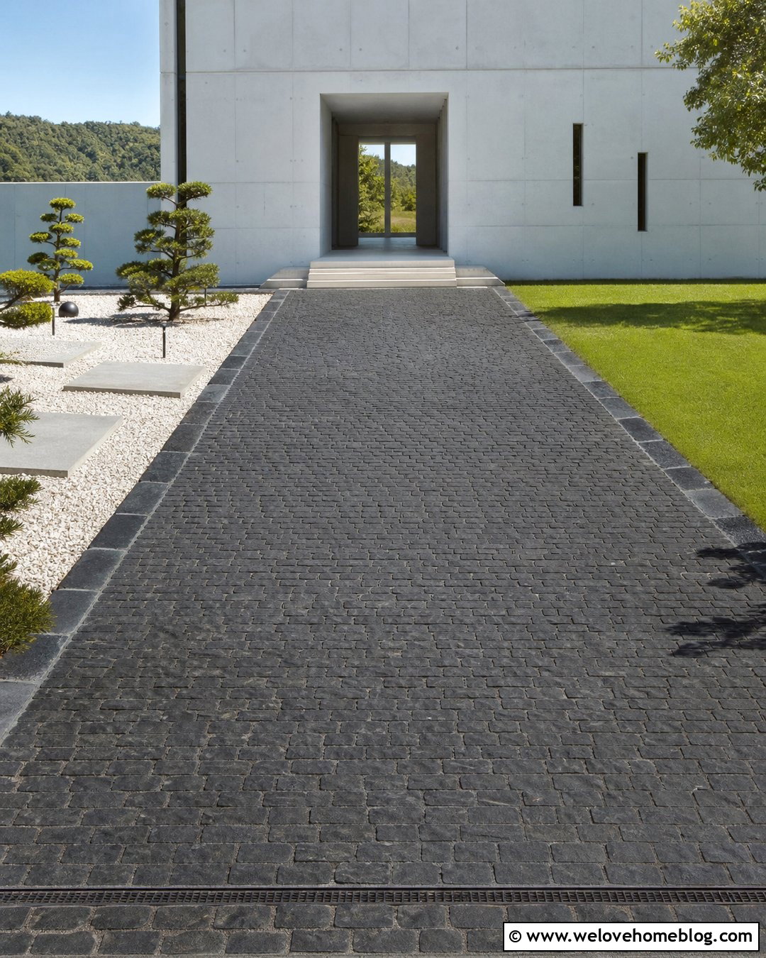 Black Cobblestone Driveway - 20 Modern Cobblestone Driveway Ideas