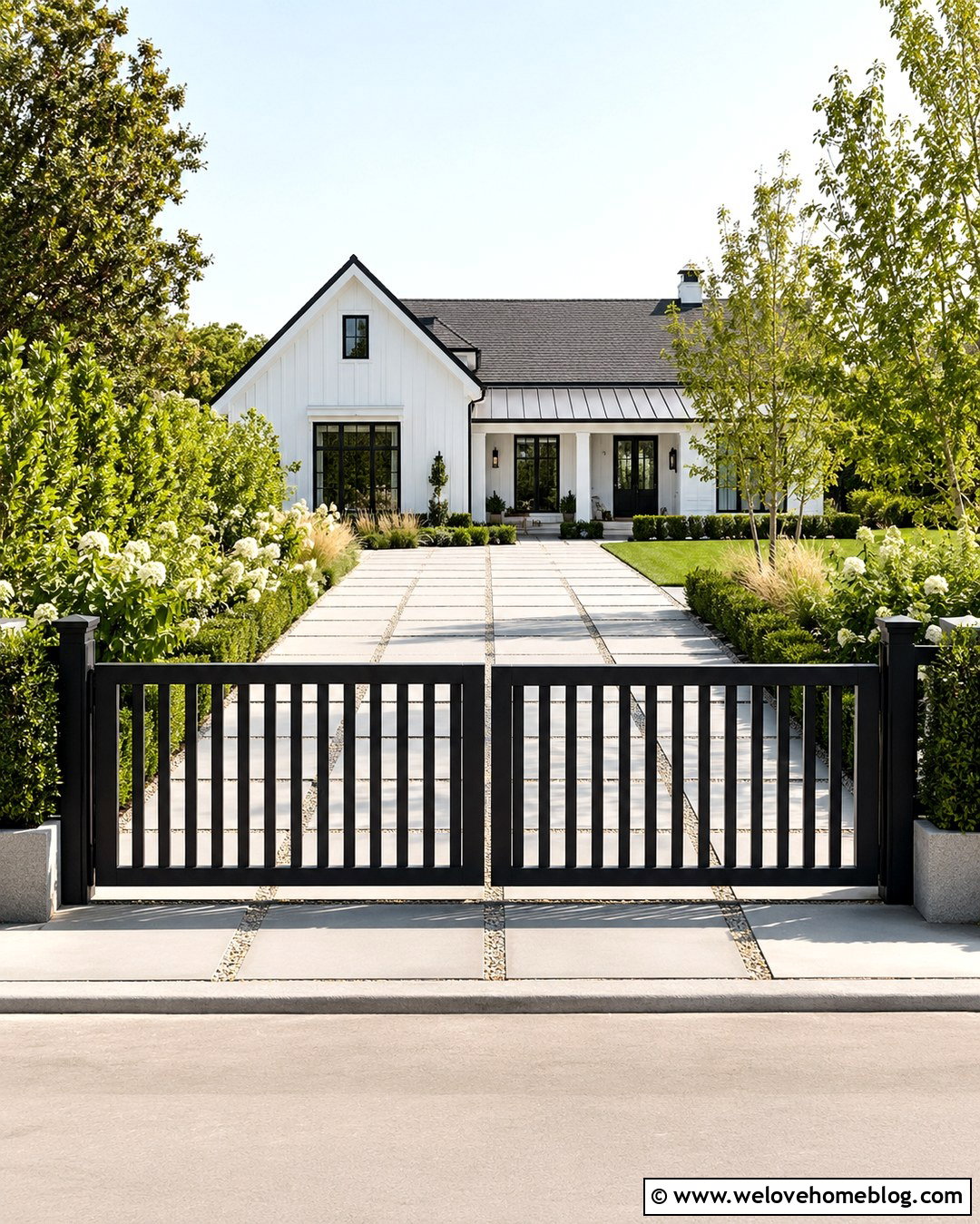 20 Picket Fence Driveway Gate Ideas for Charming Curb Appeal