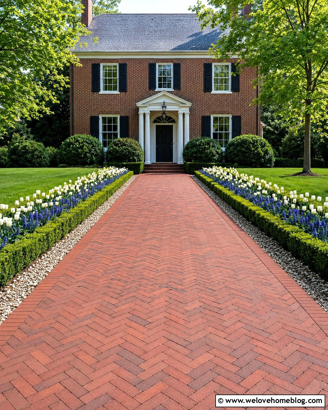 Boxwood Garden Beside Brick Driveway - 20 Garden Beside Driveway Ideas