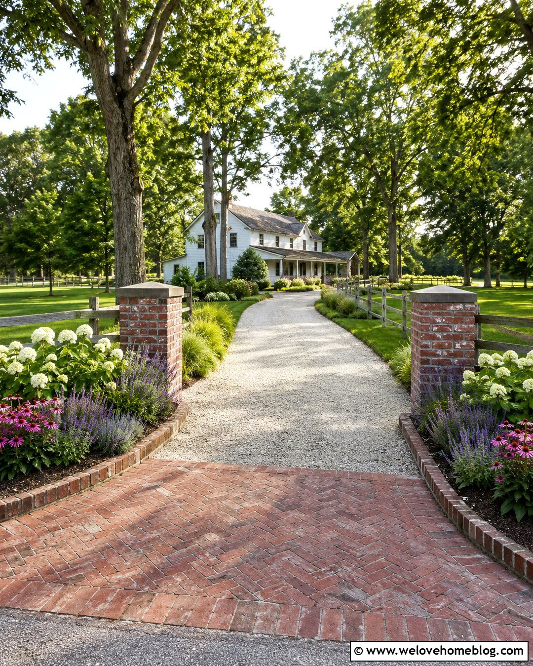 Brick Entrance With Farmhouse Landscaping - 20 brick entrance driveway ideas