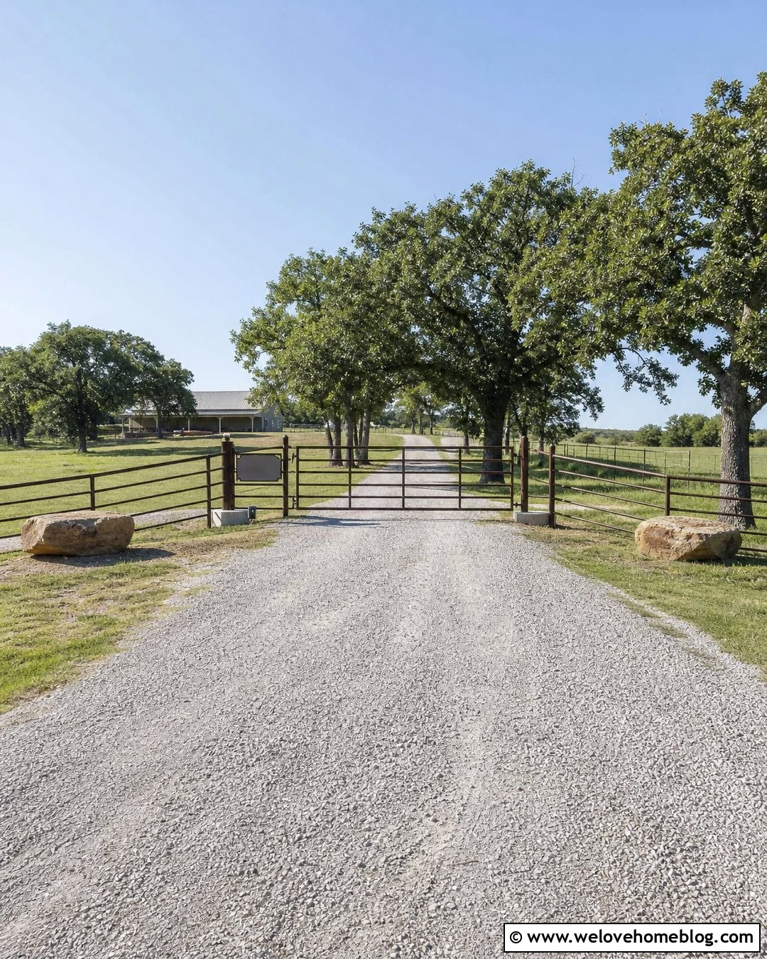 Cattle Gate With Pipe Fence Entrance - 25 Driveway Cattle Gate Entrance Ideas