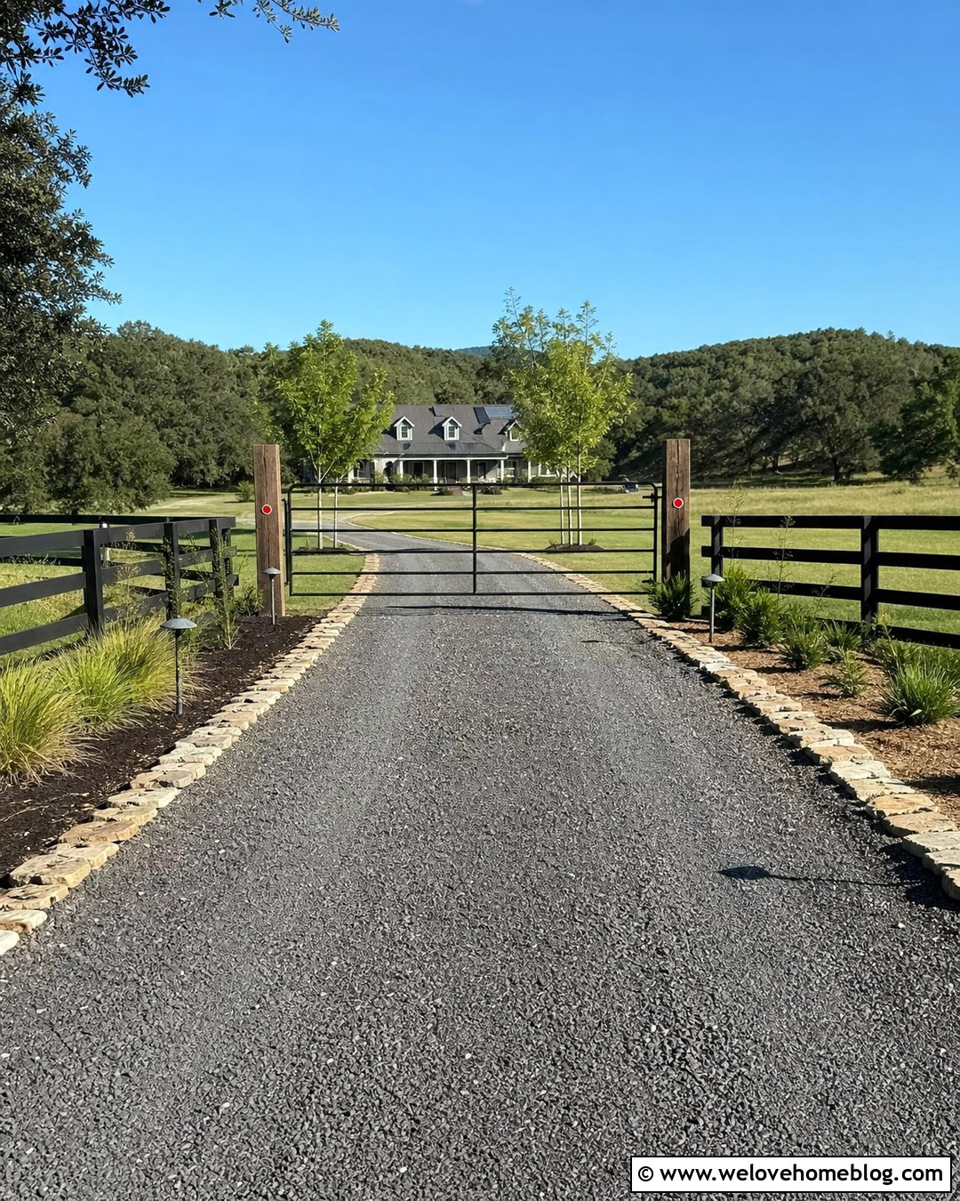 Cattle Gate With Solar Post Lights - 25 Driveway Cattle Gate Entrance Ideas