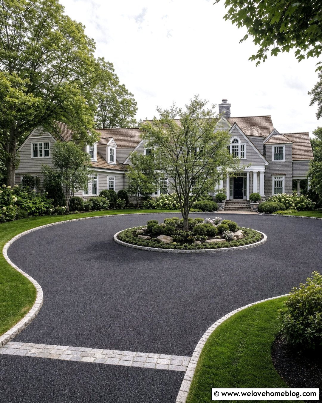 Circular Asphalt Millings Driveway With A Center Island - 25 Asphalt Millings Driveway Ideas