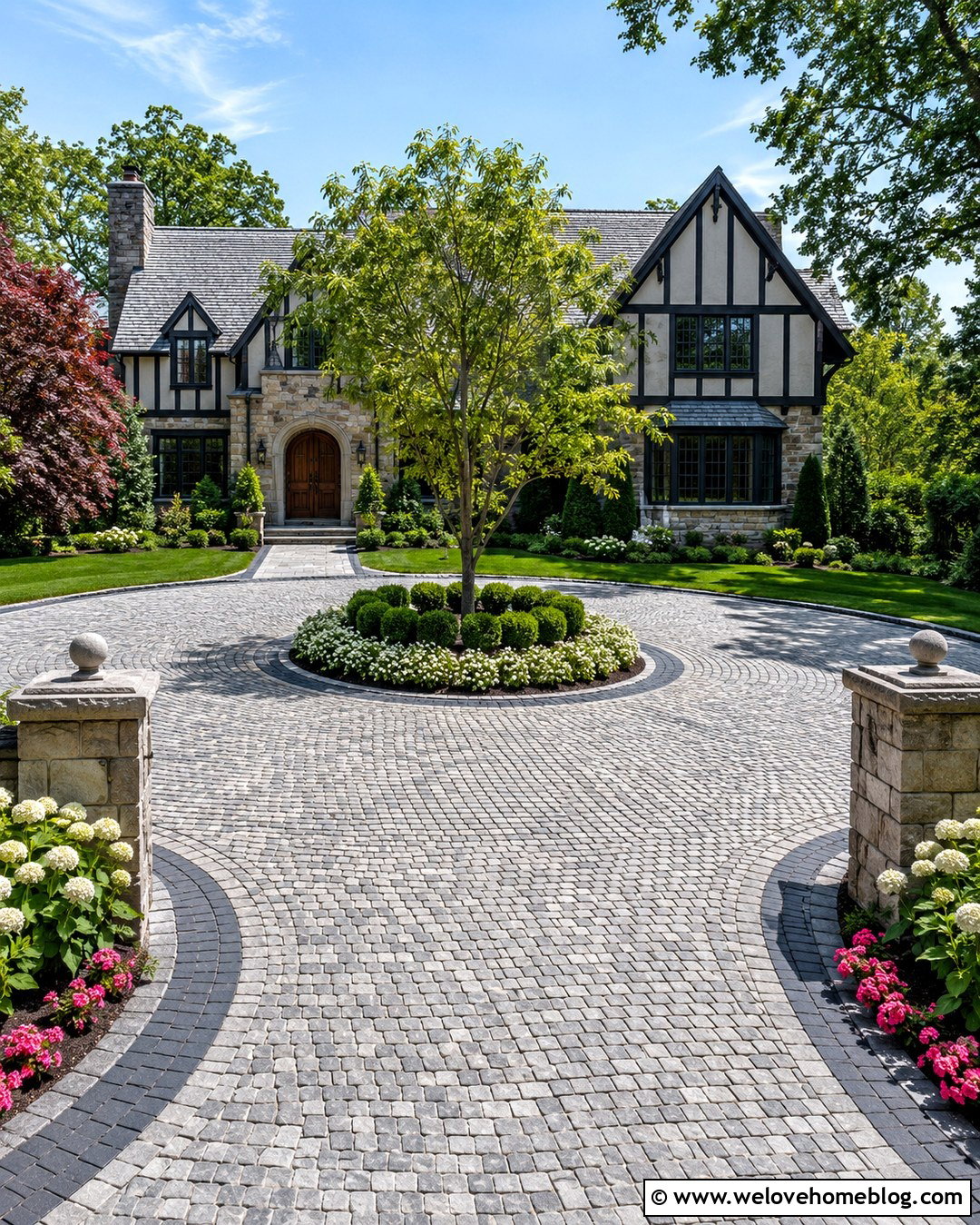 Circular Cobblestone Paver Driveway - 20 Pavered Driveway Ideas