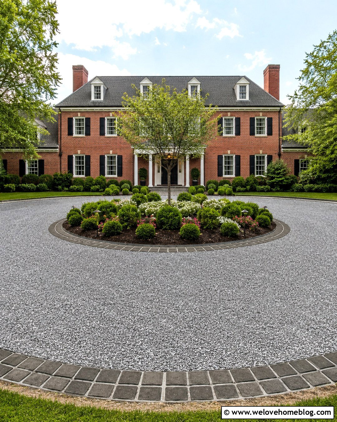 Circular Crushed Gravel Driveway With Center Island - 20 Crushed Gravel Driveway Ideas