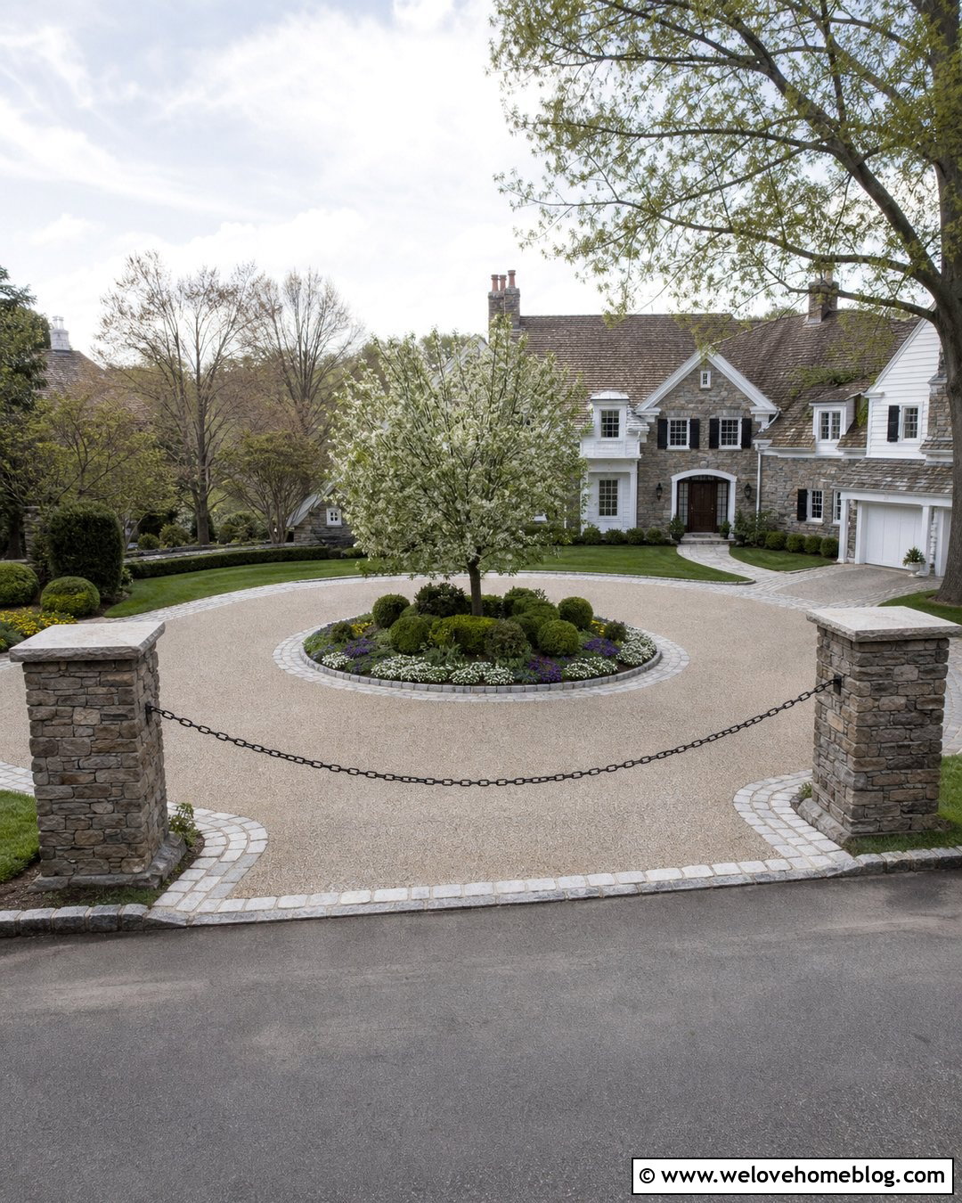 Circular Driveway Chain With Three Posts - 20 Chain To Block Driveway Ideas