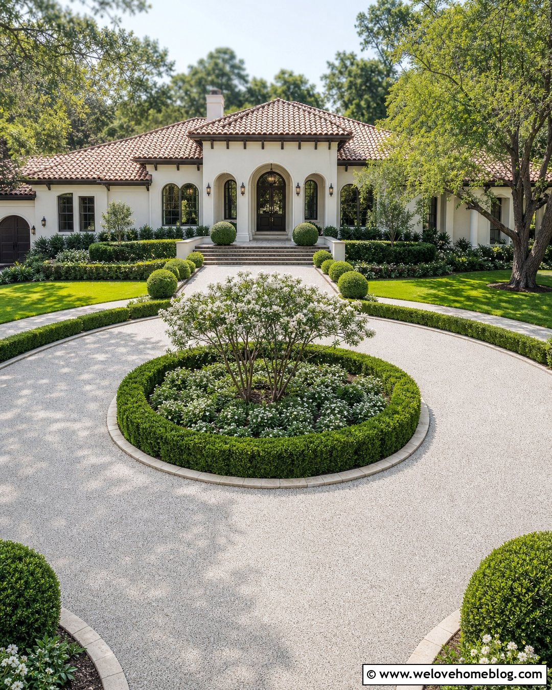 Circular Driveway With Boxwood Center Island - 20 boxwoods along driveway ideas