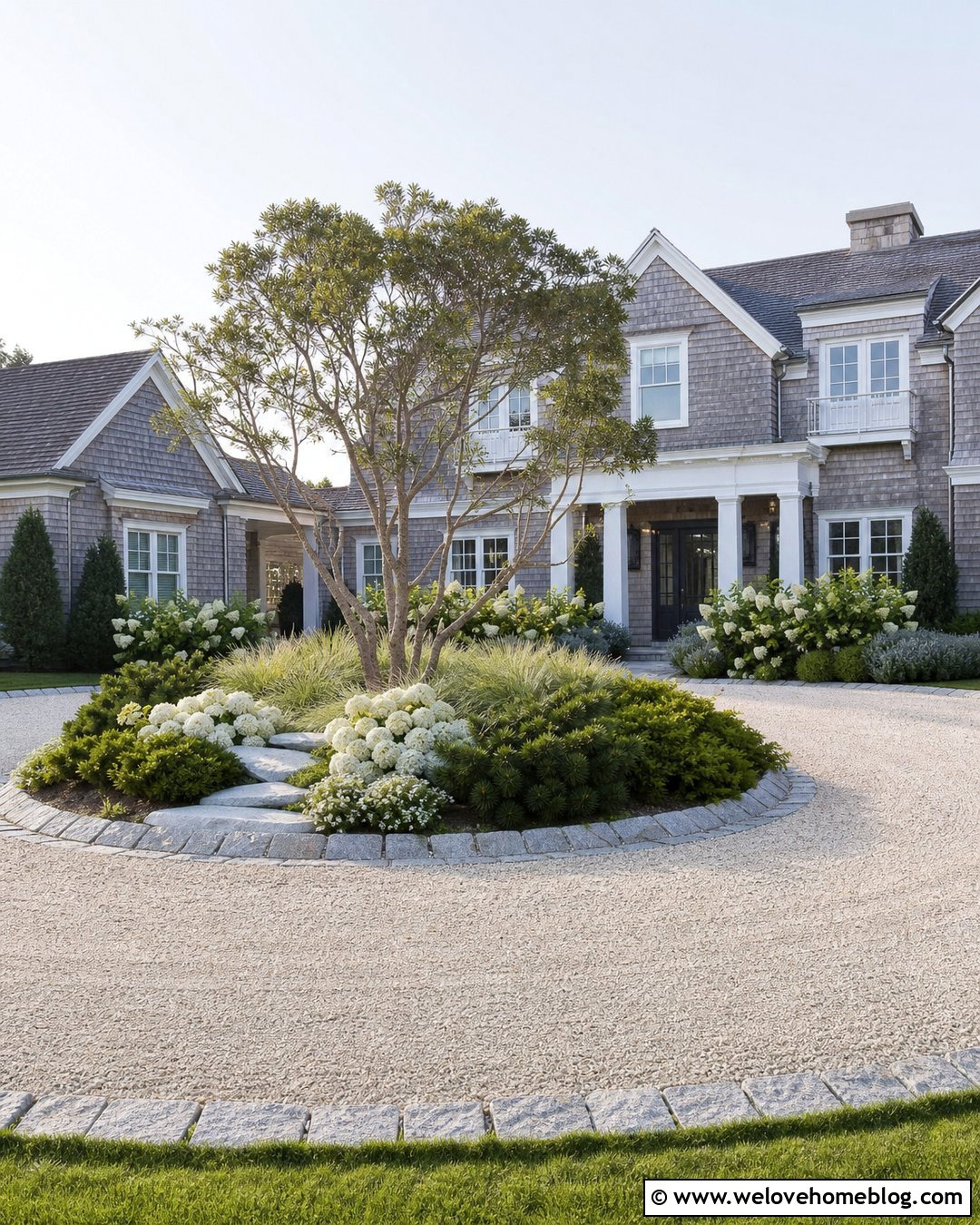 Circular Driveway With Coastal Landscaping - 35 circular driveway landscaping ideas