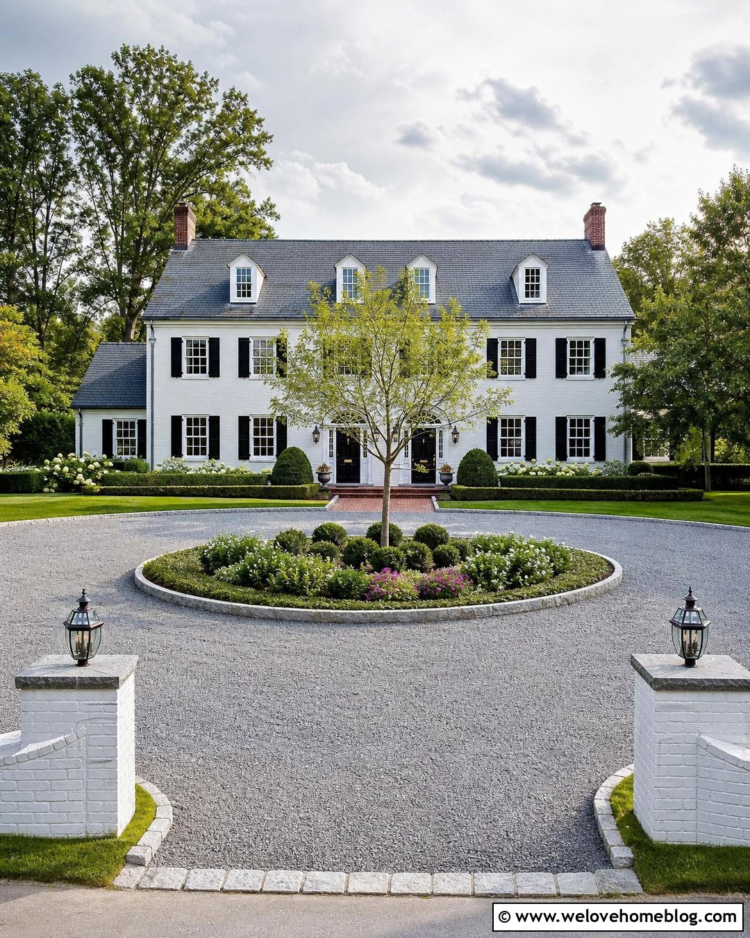 Circular Gravel Driveway With Center Garden - 20 Driveways With Gravel Ideas