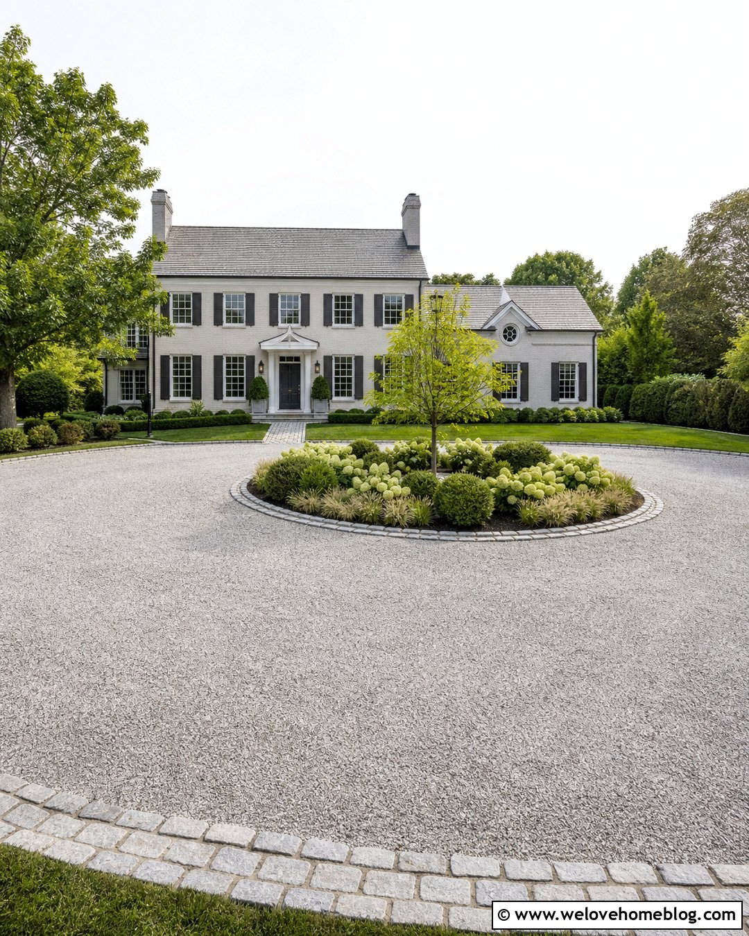Circular Gravel Driveway With Cobblestone Center Island - 20 Cobble And Gravel Driveway Ideas