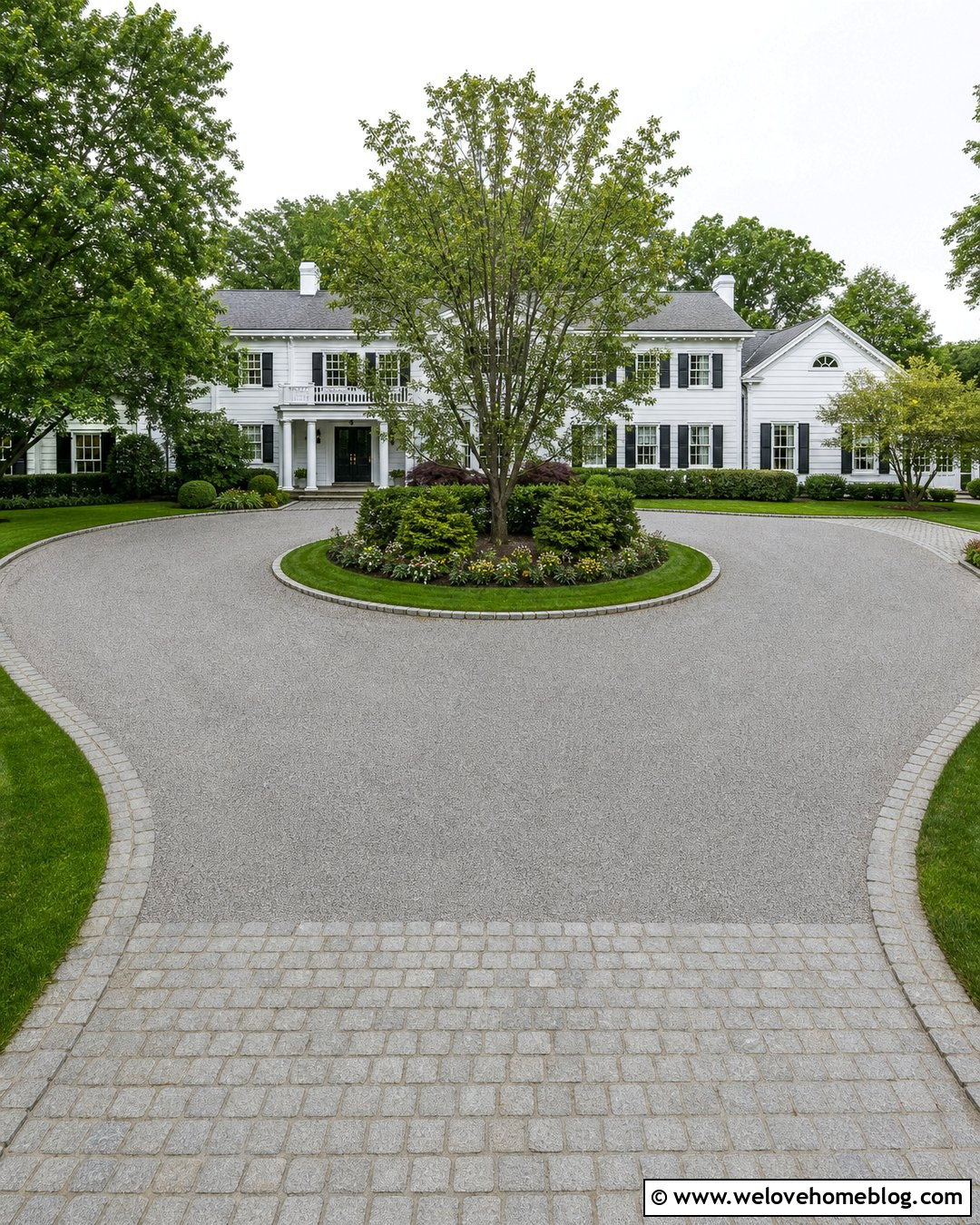 Circular Gravel Driveway With Mixed Stone Border - 20 gravel driveway with border ideas