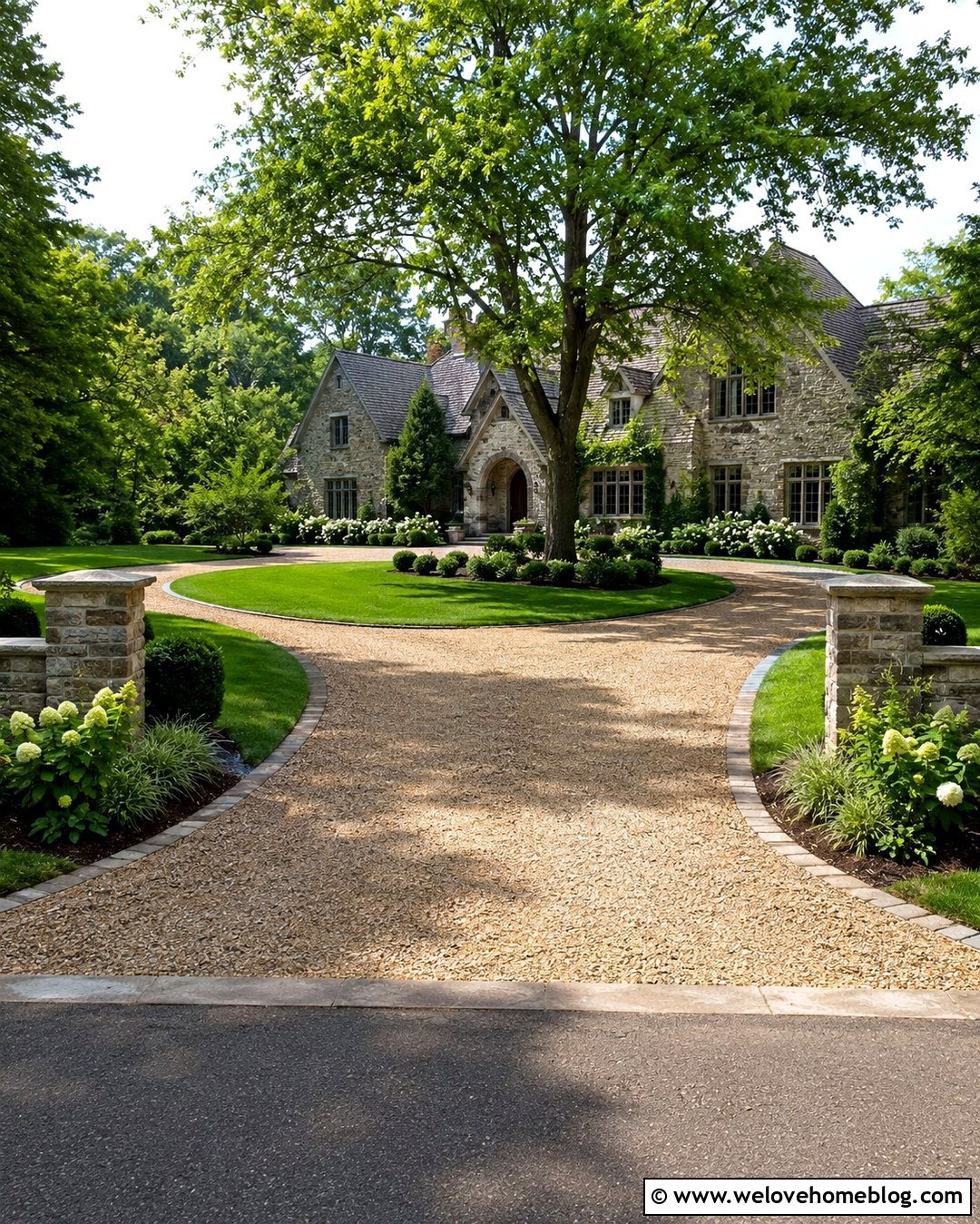 Circular Gravel Driveway With Stone Entrance Pillars - 20 Circular Gravel Driveway Ideas