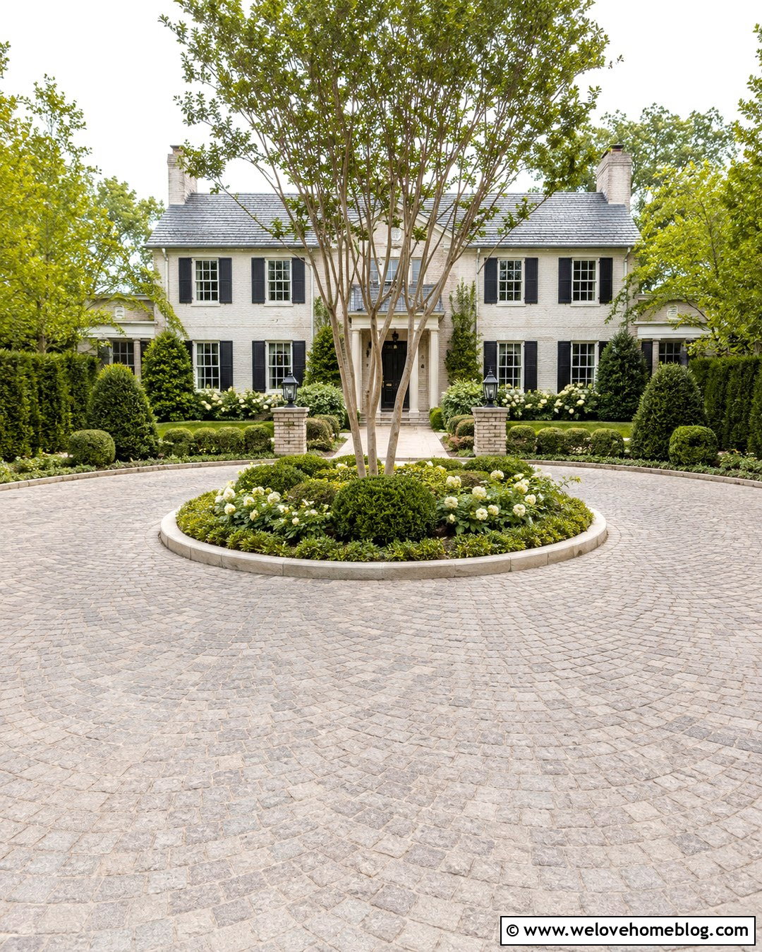 Circular Grey Brick Driveway With Center Garden - 20 Grey Brick Driveway Ideas