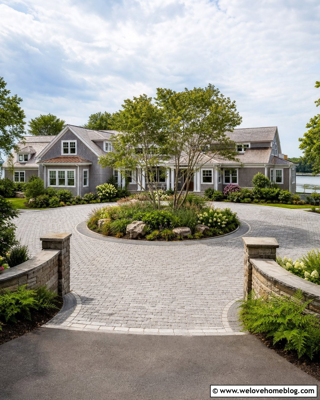 Circular Lake House Driveway Entrance With Planted Island - 20 Lake House Driveway Entrance Ideas