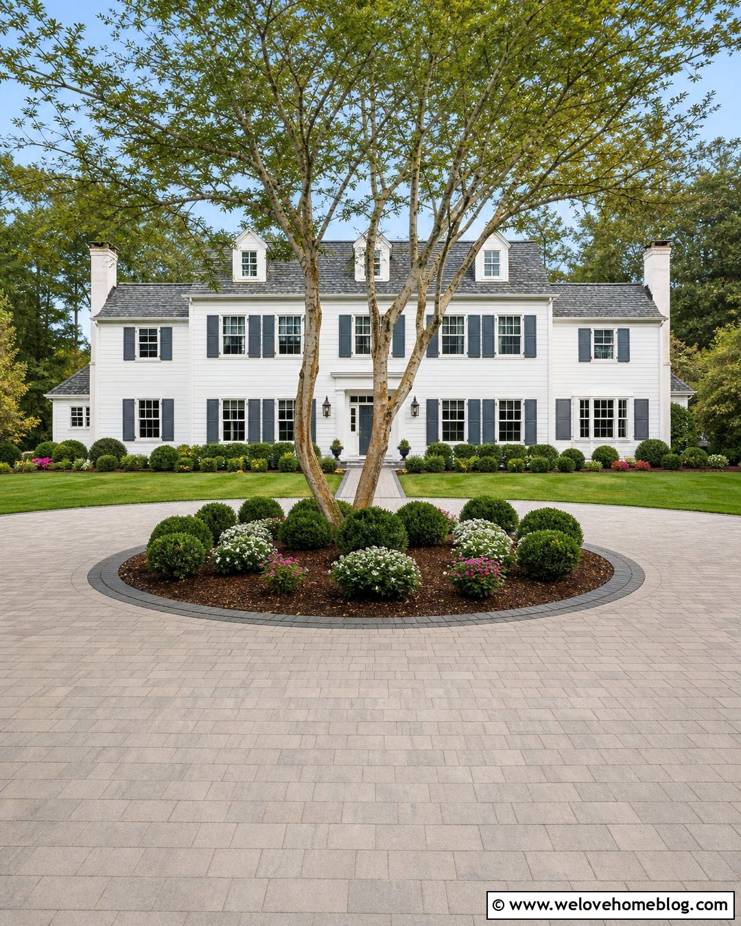 Circular Paver Front Driveway - 45 Front Driveway Ideas