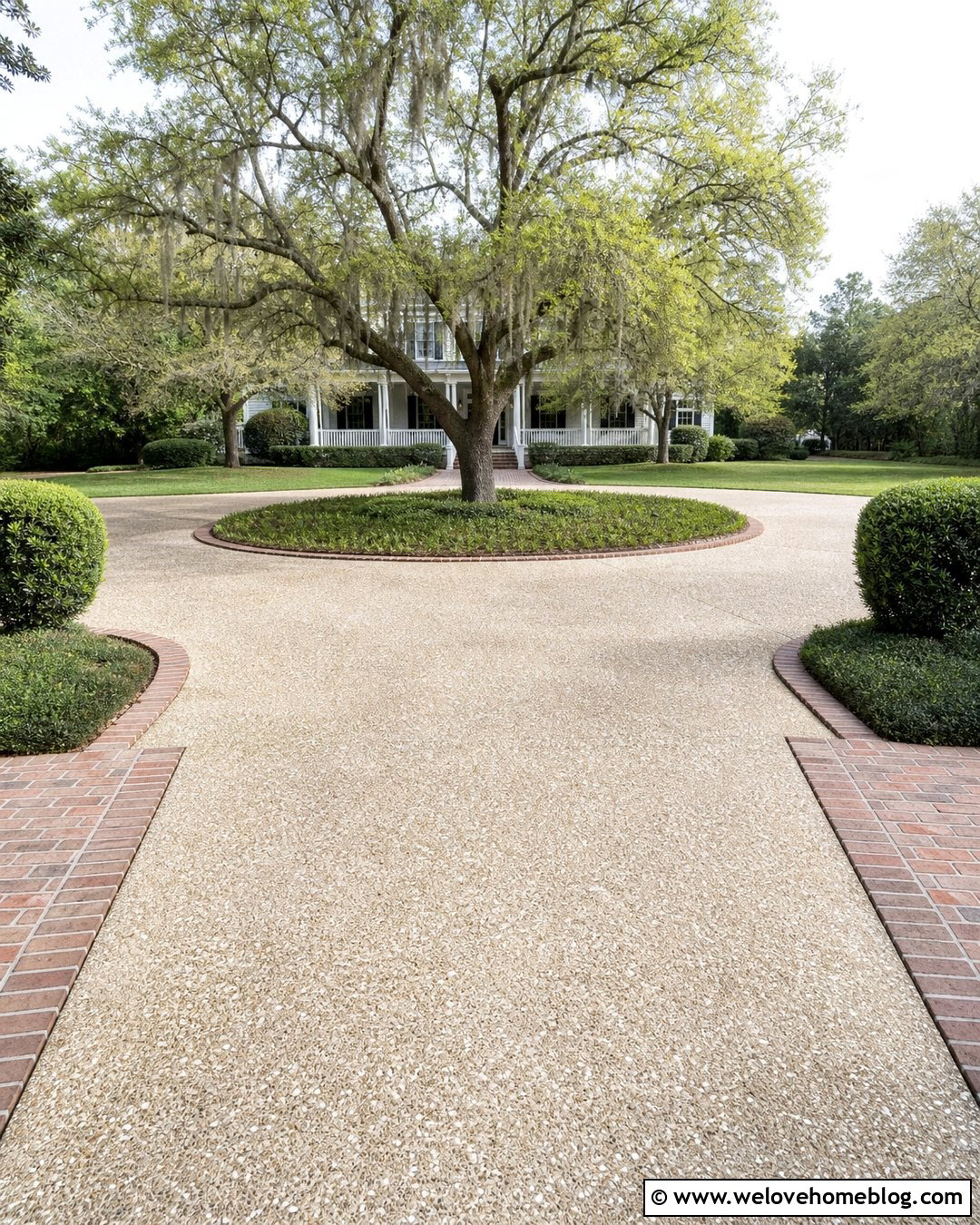 Circular Tabby Concrete Driveway With Center Island - 20 Tabby Concrete Driveway Ideas