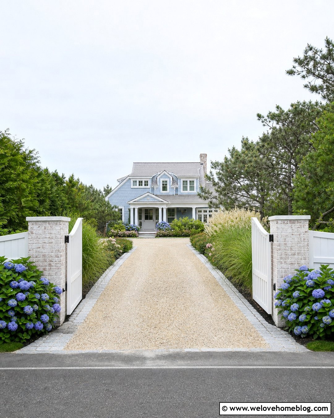 Coastal Wooden Driveway Gate With Shell Gravel - 35 Wooden Driveway Gates Ideas