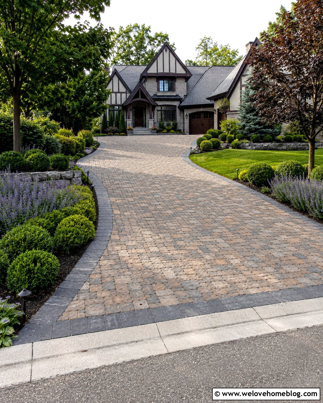 Cobblestone Driveway Blocks With A Curved Entrance - 20 Driveway Blocks Ideas