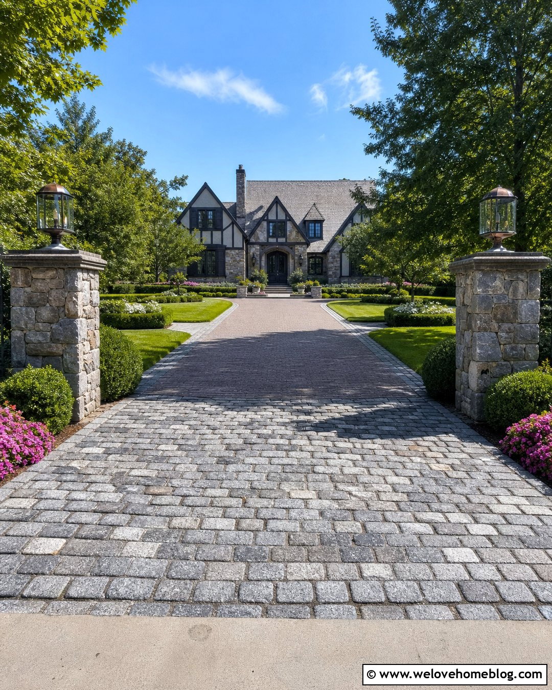 Cobblestone Driveway Entrance With Lantern Posts - 25 Entrance Driveway Ideas