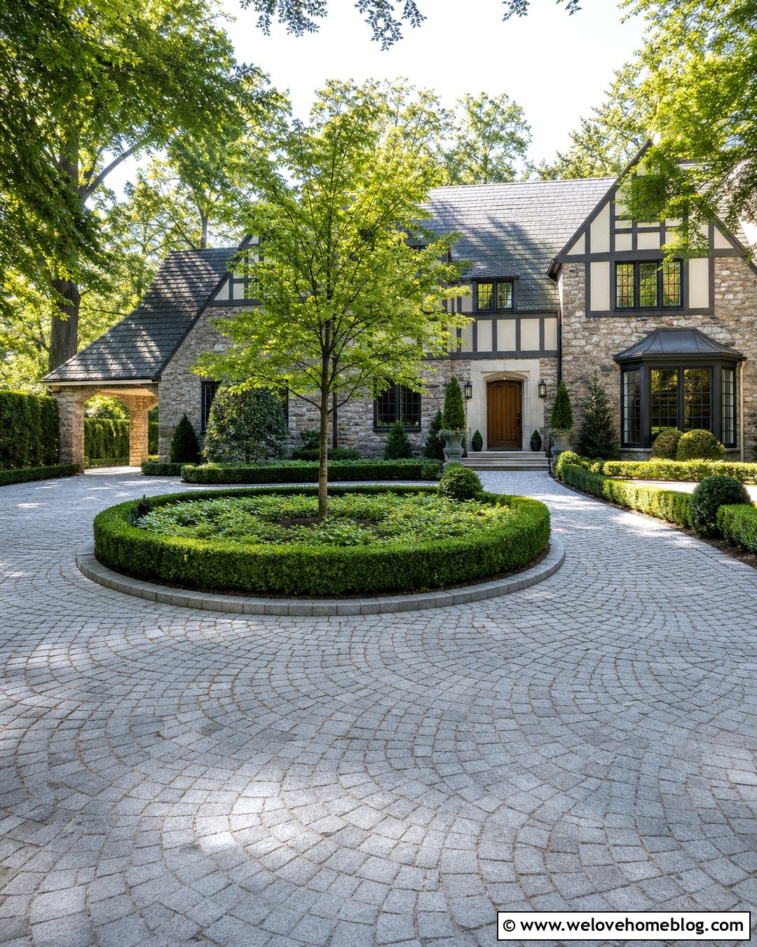 Cobblestone Half Circle Driveway With Formal Hedges - 20 Front Yard Half Circle Driveway Ideas