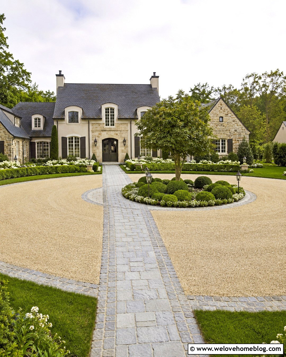 Cobblestone Pathway With A Circular Driveway - 20 Pathway From Driveway To Front Door Ideas