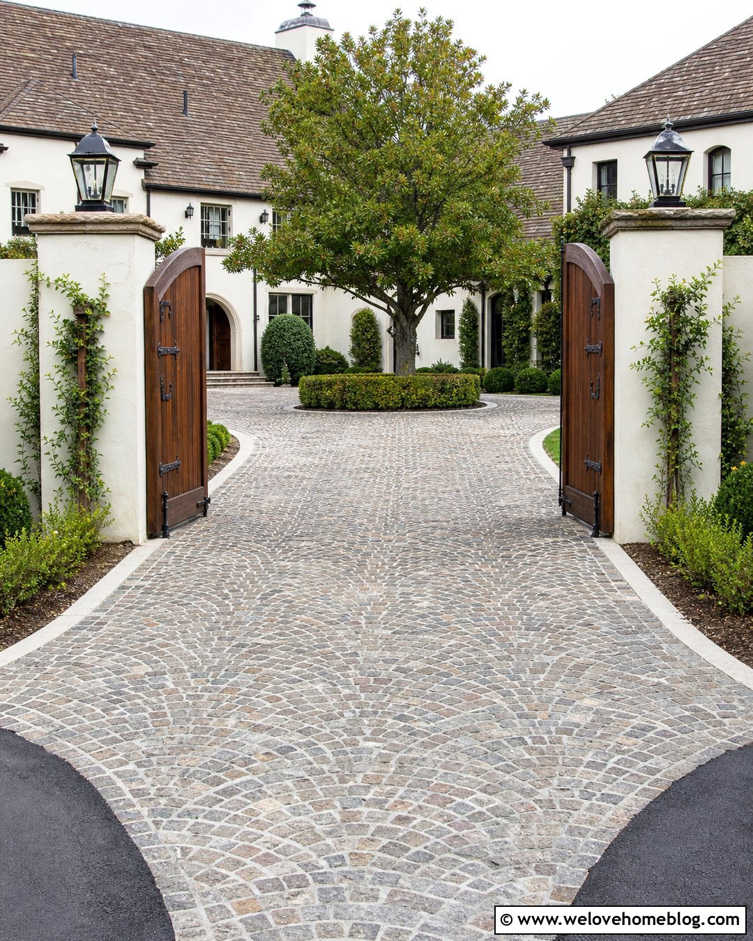 Cobblestone Villa Driveway With Courtyard - 25 Villa Driveway Ideas