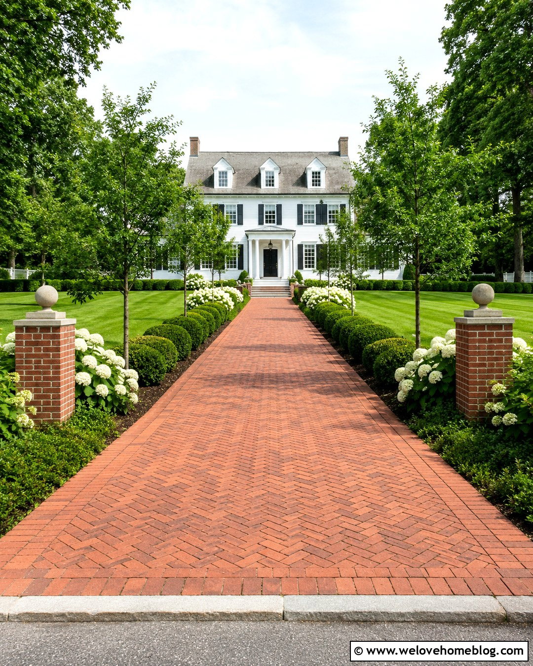 Colonial Traditional Driveway - 20 Traditional Driveway Ideas