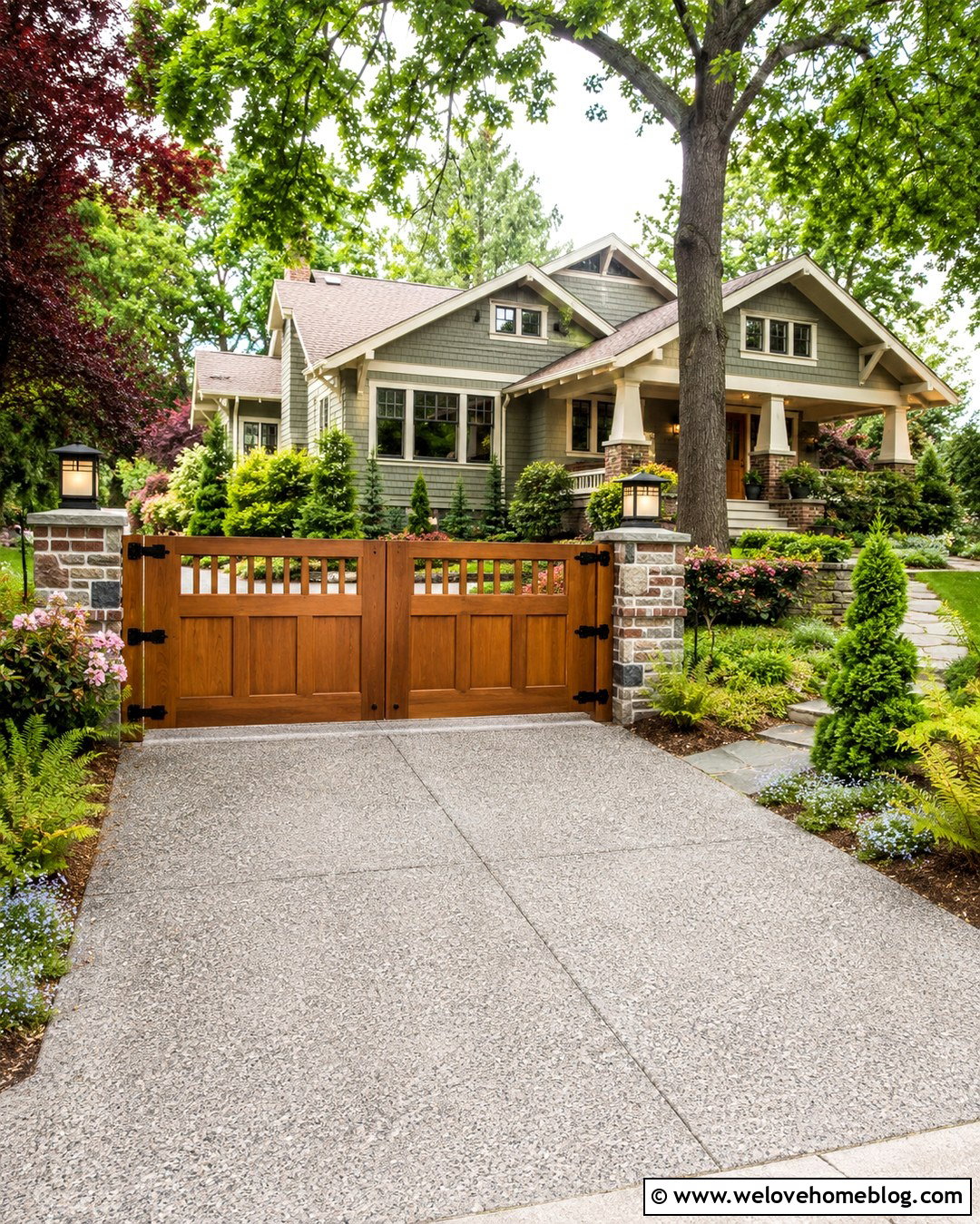 Craftsman Wooden Driveway Gate With Panels - 20 Decorative Wooden Driveway Gate Ideas