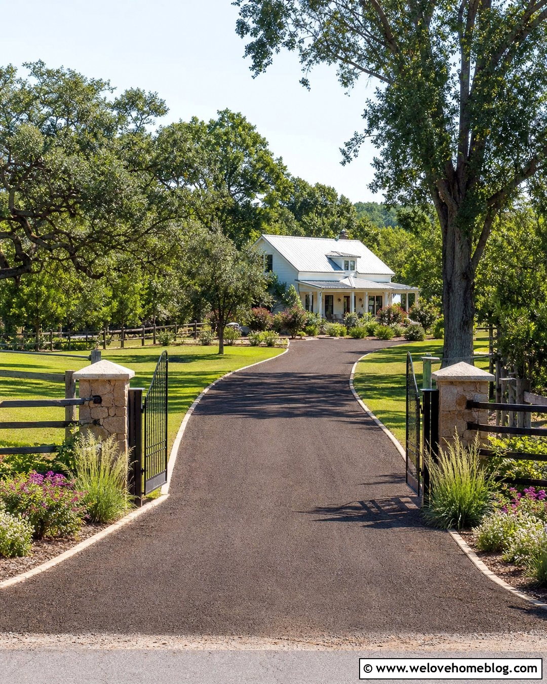 Crushed Asphalt Driveway With Farm Gate - 25 Crushed Asphalt Driveway Ideas