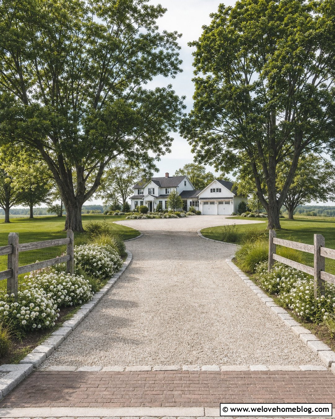 Crushed Limestone Farmhouse Turnaround - 20 Turnaround Driveway Ideas