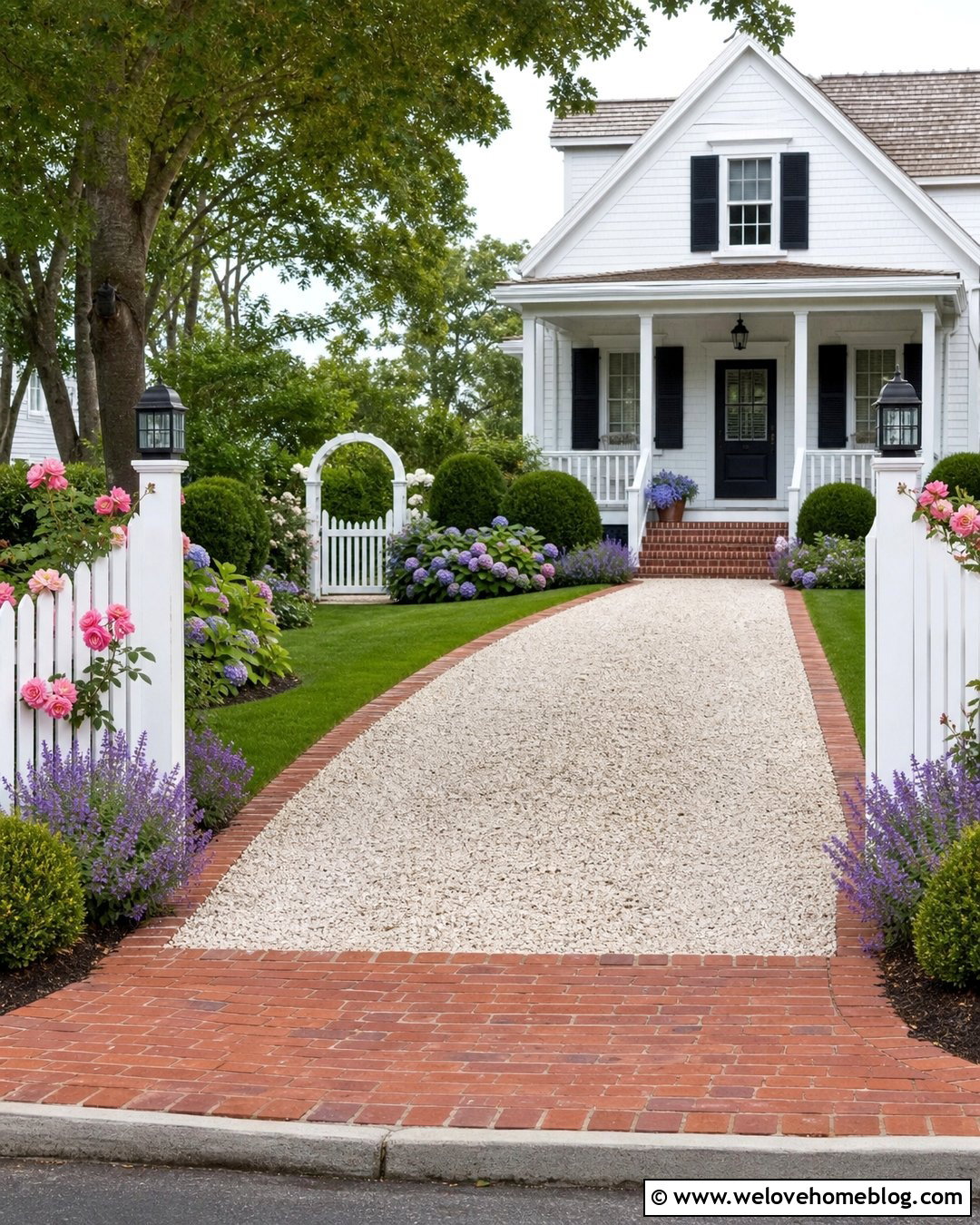 Crushed Oyster Shell Driveway With White Picket Fence - 20 Crushed Oyster Shell Driveway Ideas