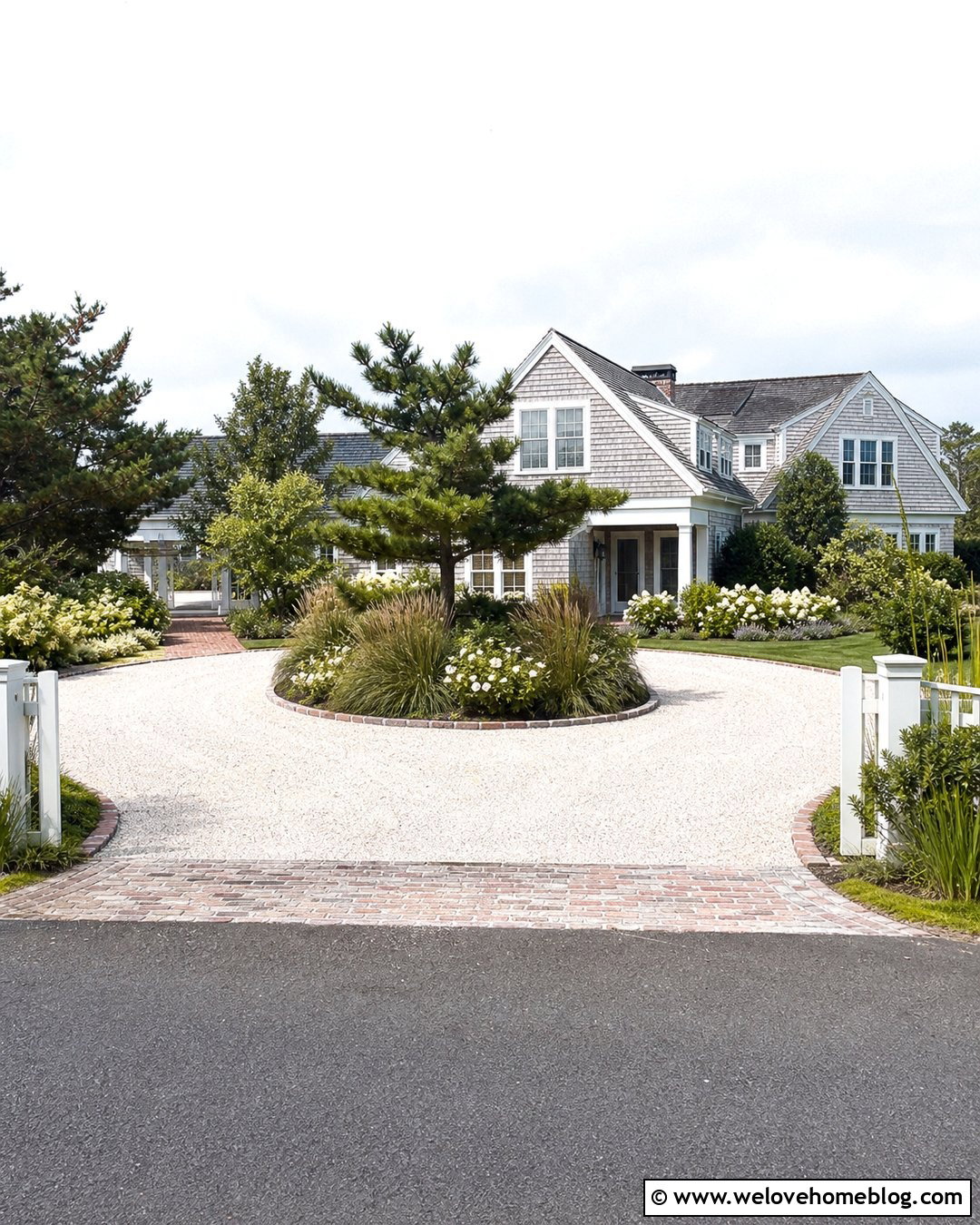 Crushed Shell Circular Driveway With Coastal Grasses - 20 landscape circular driveway ideas