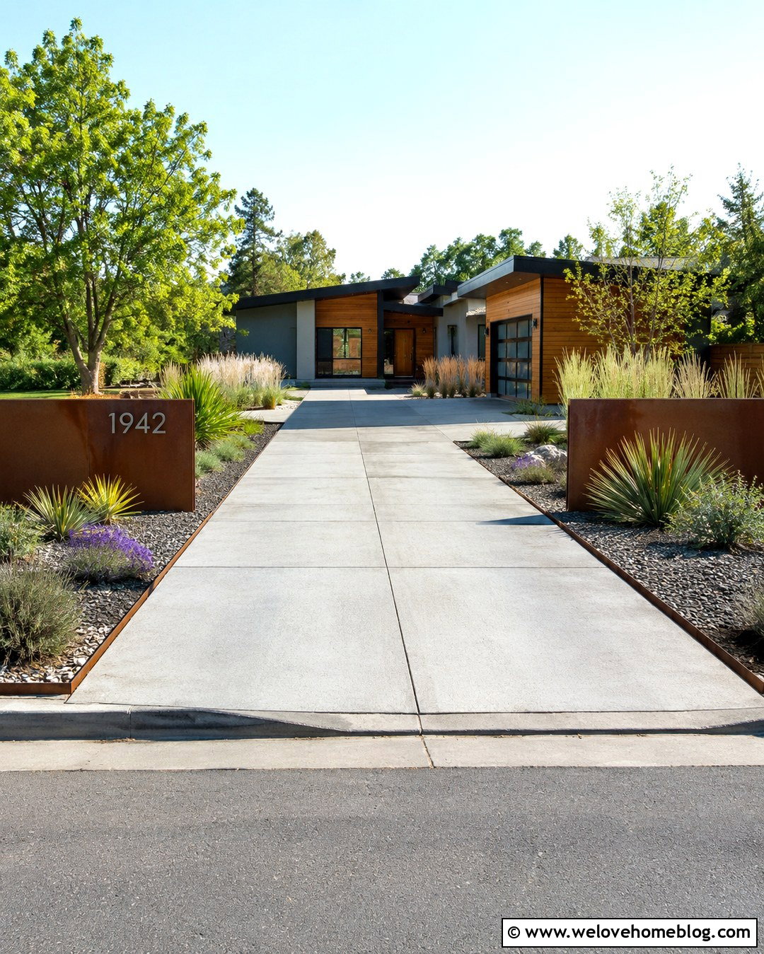 Driveway Entrance With Corten Steel Panels - 20 Driveway Entrance Decor Ideas