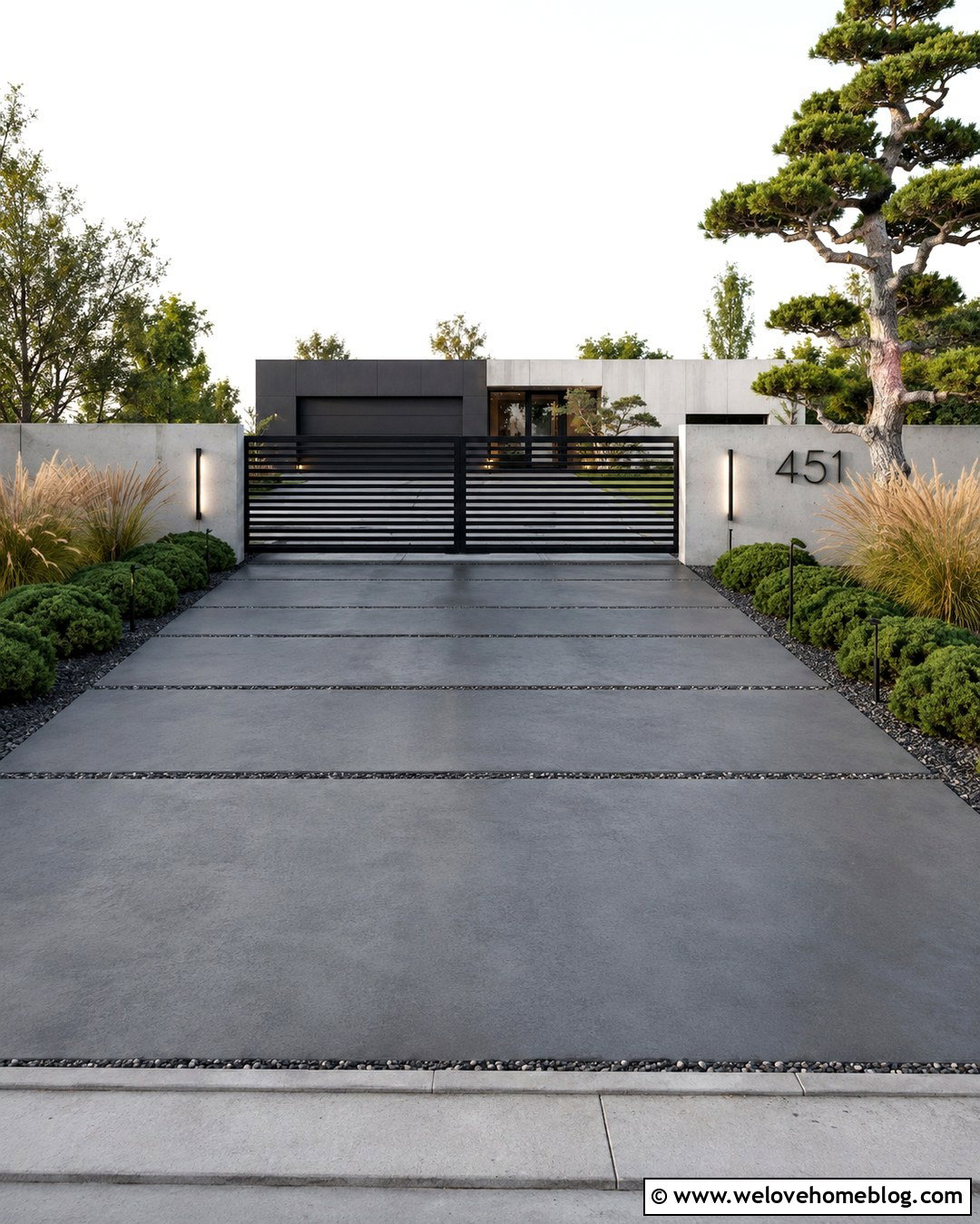 Driveway Entrance With Modern Metal Gate - 20 Driveway Entrance Decor Ideas
