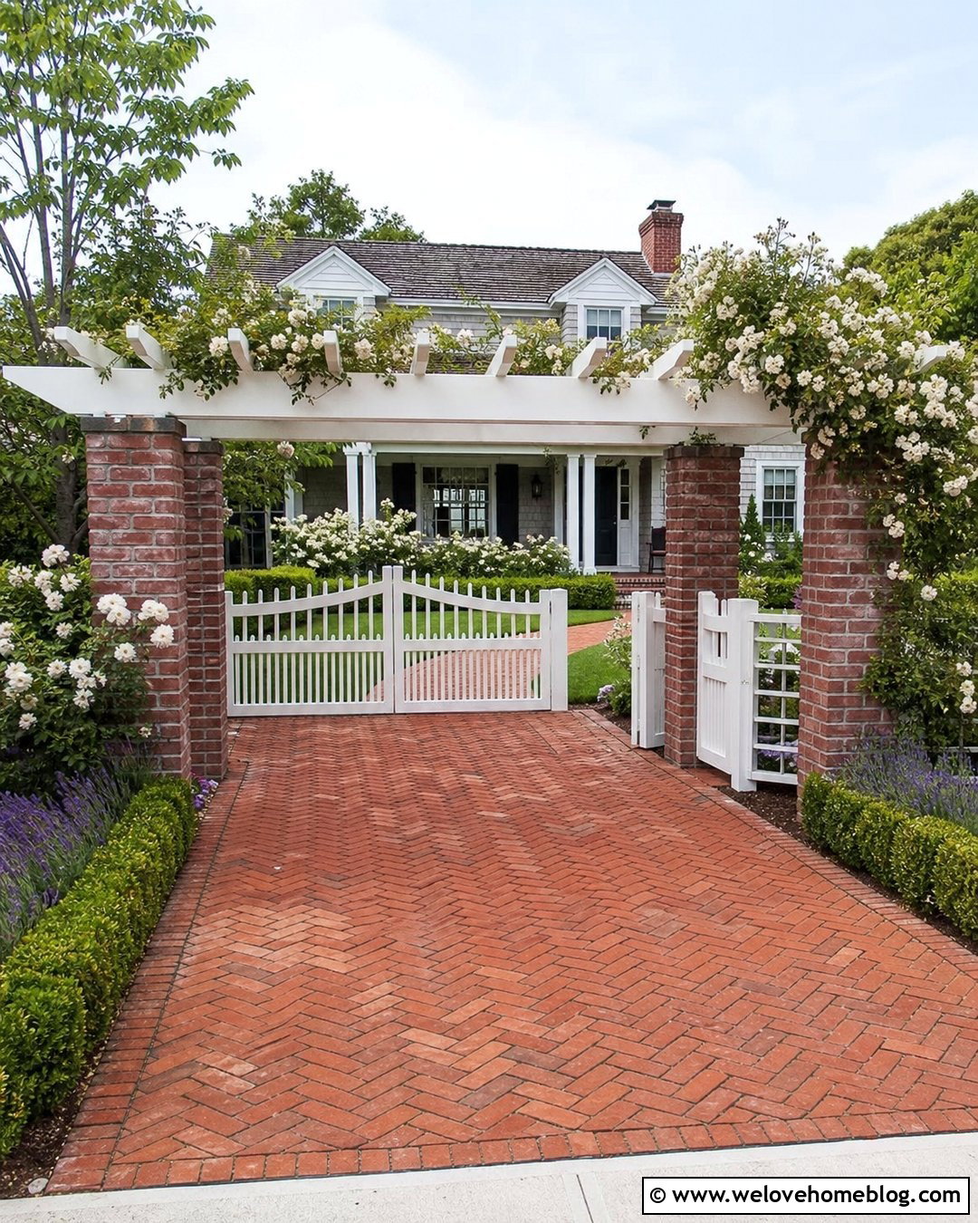 Driveway Entrance With Pergola Gate - 25 Private Driveway Entrance Ideas