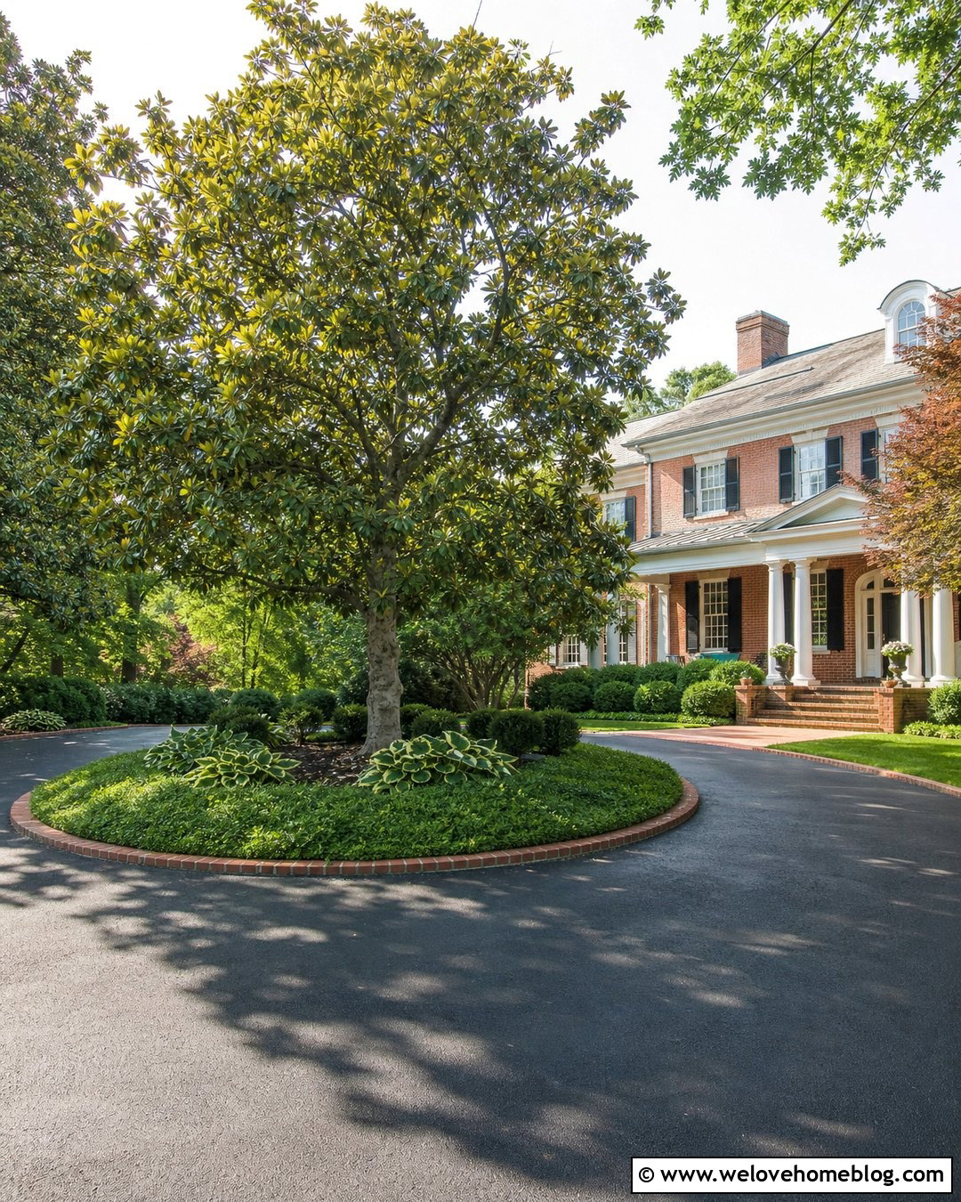 25 Driveway Island Landscaping Ideas for Standout Curb Appeal