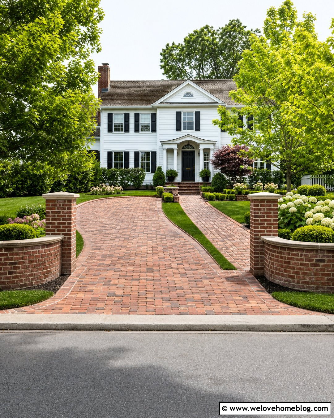 Driveway With Low Wall And Entrance Pillars - 20 Driveway Small Front Garden With Parking Ideas