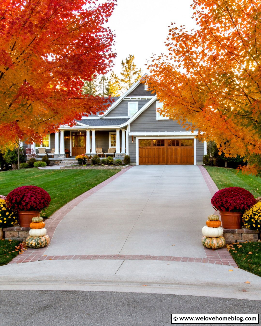 Fall Driveway Entrance With Pumpkins And Mums - 20 Fall Driveway Entrance Decor Ideas