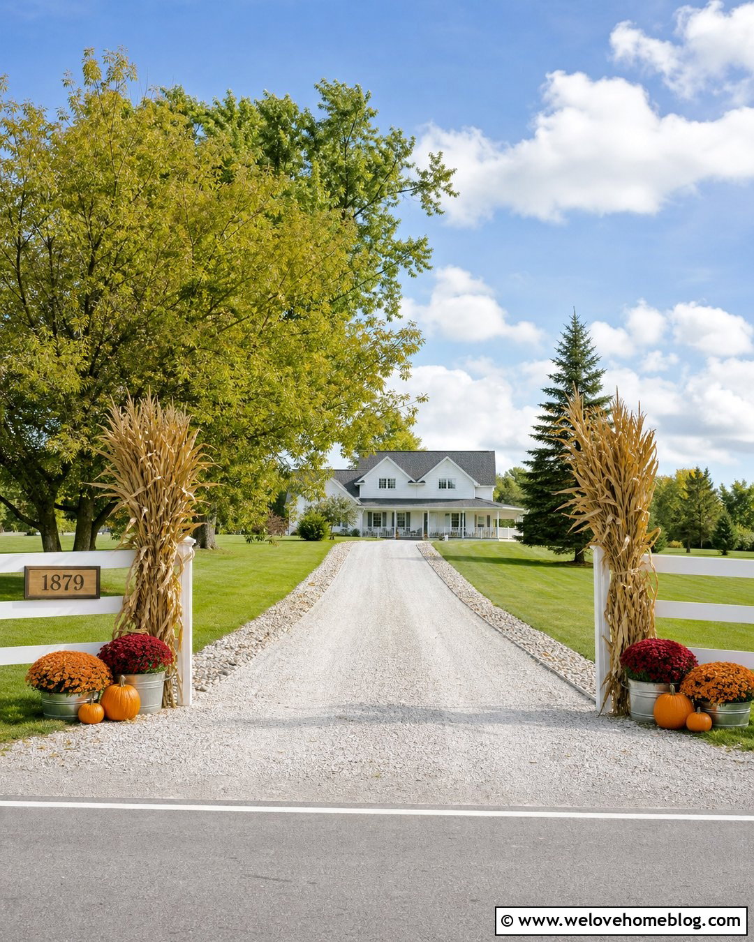 Fall Farmhouse Driveway Entrance With Corn Stalks And Mums - 20 Fall Decor Driveway Entrance Ideas