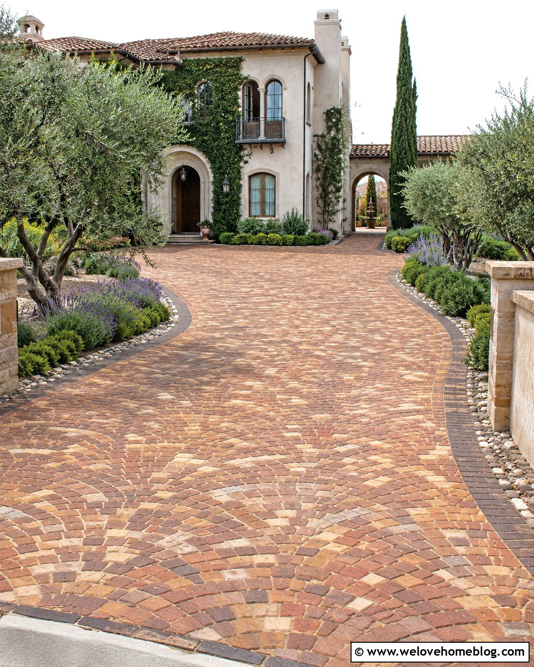 Fan Pattern Brick Tuscan Driveway - 20 Tuscan Driveway Ideas