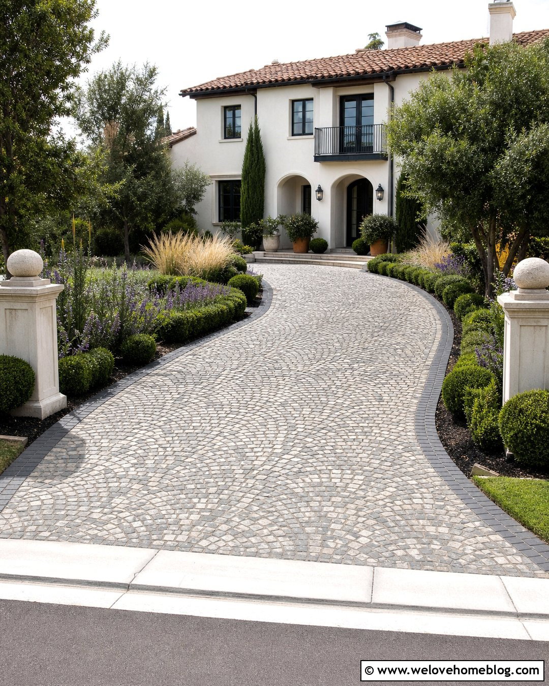Fan Pattern Cobblestone Driveway Entrance - 20 Cobblestone Driveway Entrance Ideas