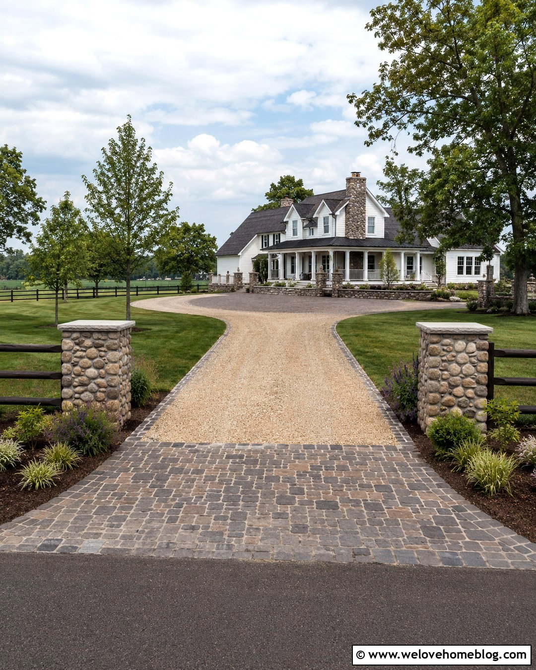 Farm Driveway With Paver Entrance Apron - 20 Farm Driveways Ideas