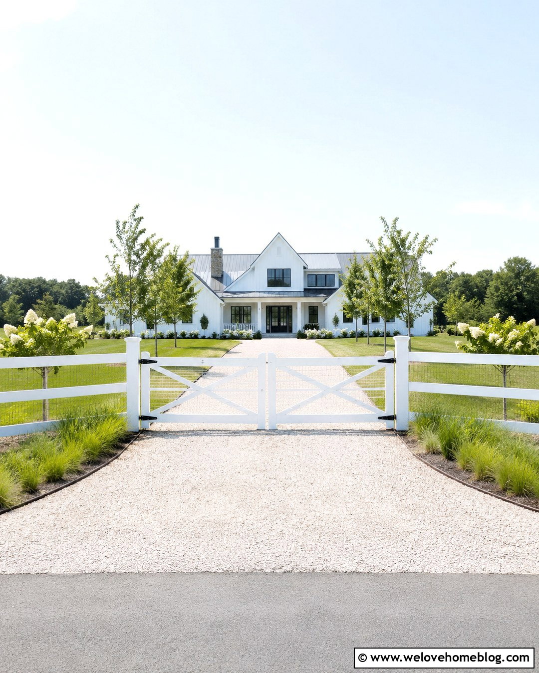 Farmhouse Crossbuck Driveway Fence And Gate - 20 Front Fences And Gates Driveways Ideas